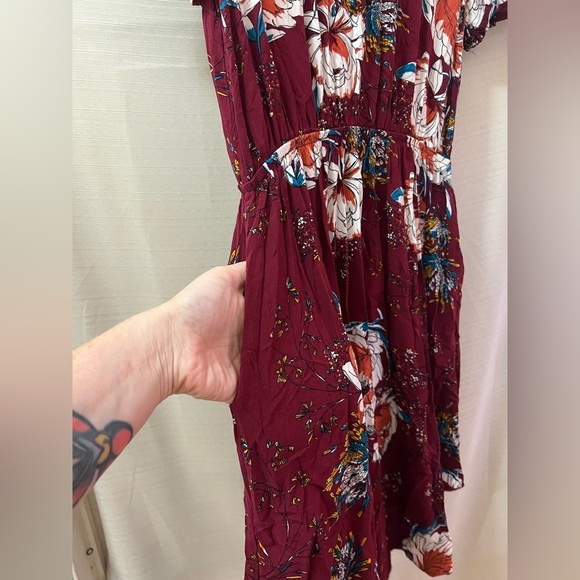 ⚪️ Band of Gypsies Elegant Burgundy Floral Wrap Mini Dress Size Large - Picture 9 of 9